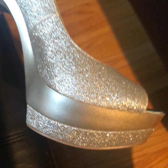 Gold heels - Picture 2 of 6